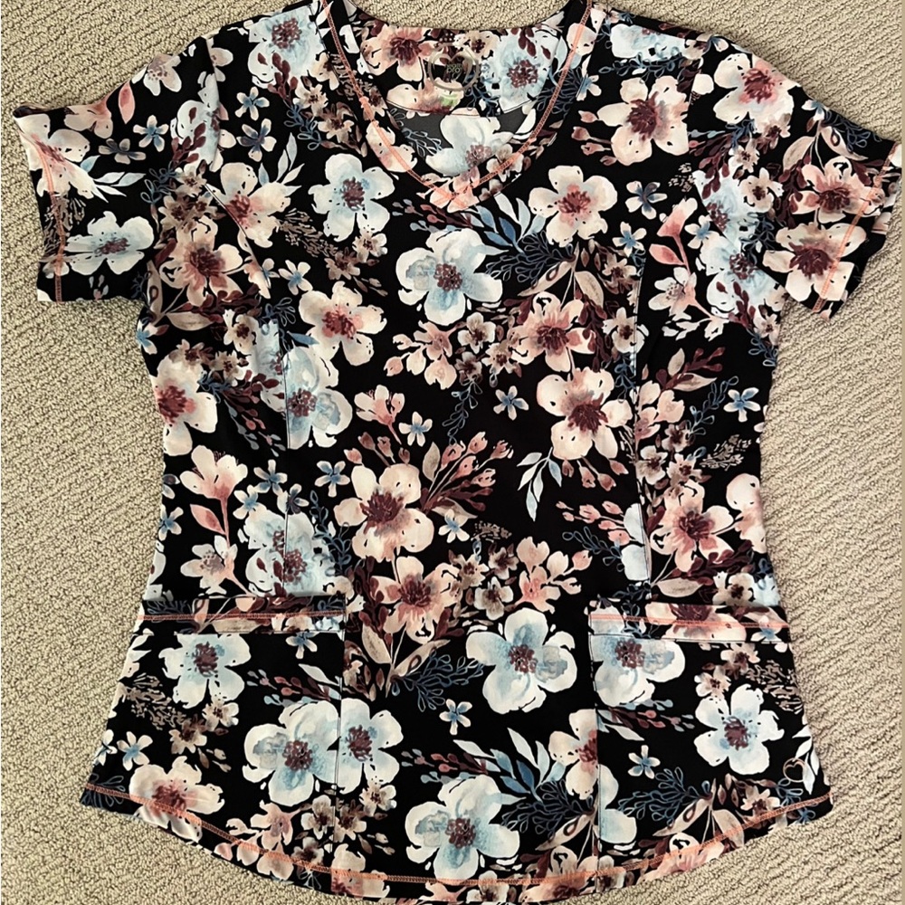 Womens scrub top brand is Health Pro size small